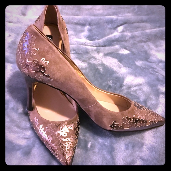 SOLD💛FLASH Sale✨Simple and Elegant  Heels✨ - Picture 1 of 5