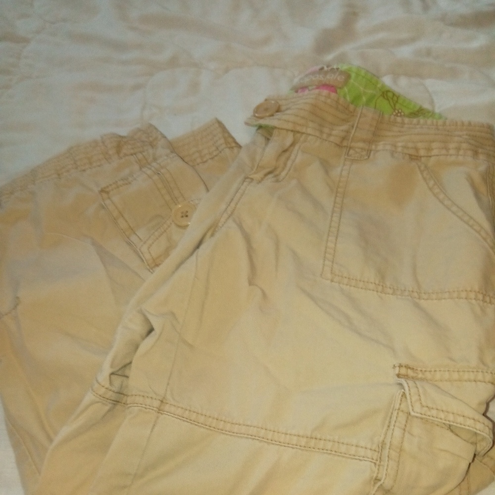 Women's khaki capris