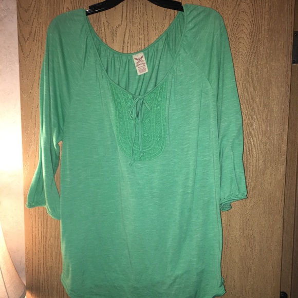 Green blouse. - Picture 1 of 2