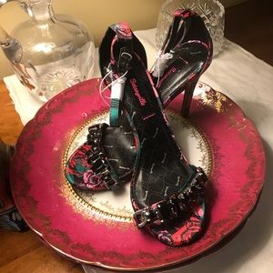 ❤️💃NWT BETSEYVILLE JEWELED FLORAL SANDAL👍🏻💃!