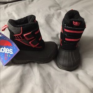 BUNDLE ONLY New totes toddler size 5 snow boots