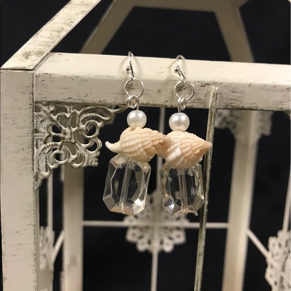 Shell Earrings - Picture 1 of 1