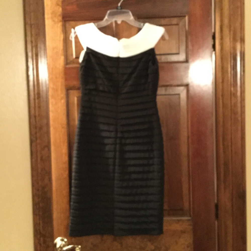 Little black dress by Adrianna Papell - Picture 2 of 3