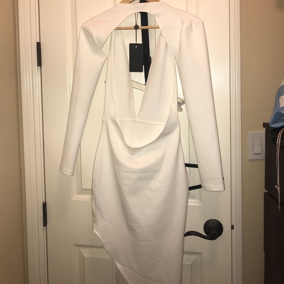 Backless long sleeve plunging asymmetrical dress - Picture 3 of 4