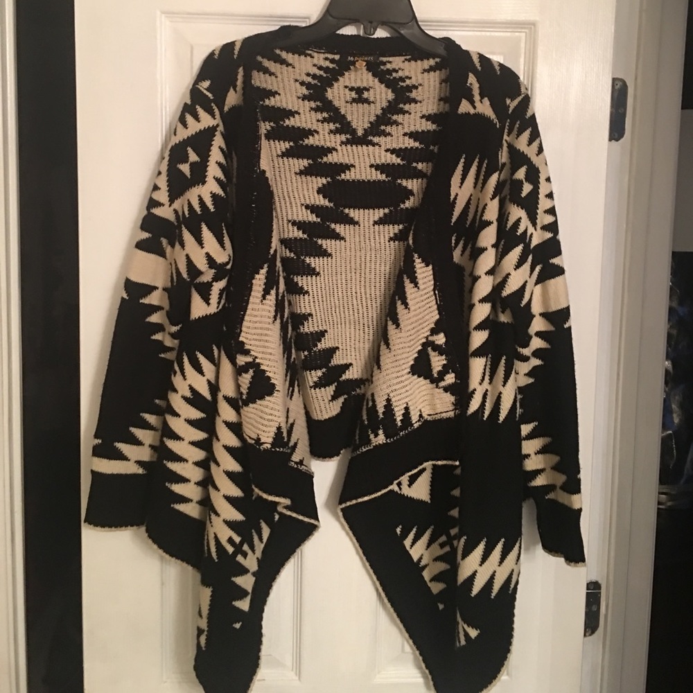 CardigAn sweater opened front😍