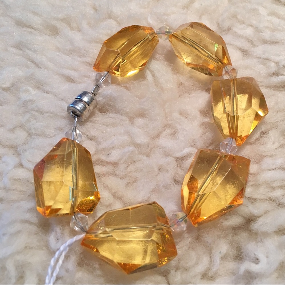 Lucite chunky bead bracelet 8"