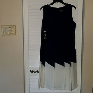 NWT- navy & cream sheath with pleats sz16