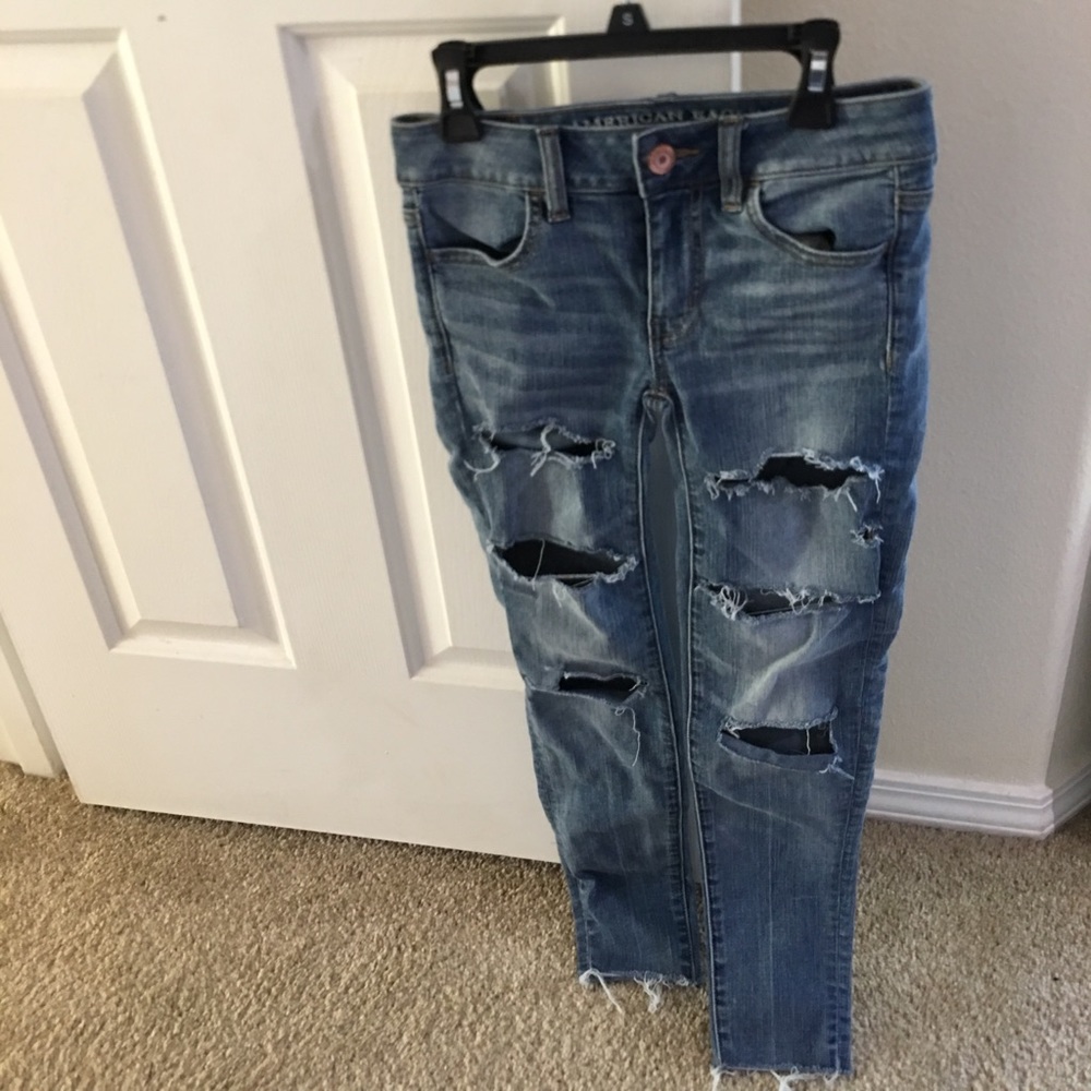 Super cute ripped jeans AE