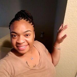 Meet your Posher, Kendra