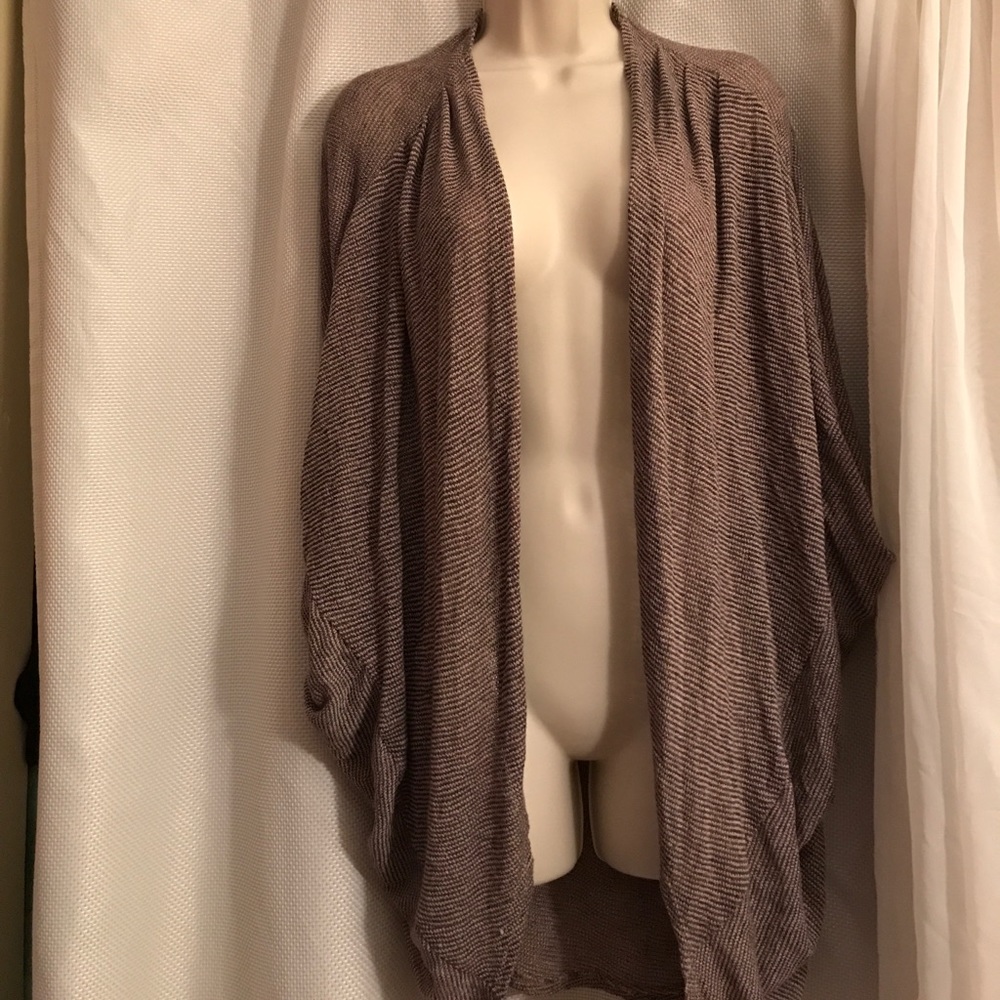Beautiful brown knit sweater! Beautiful for Fall!