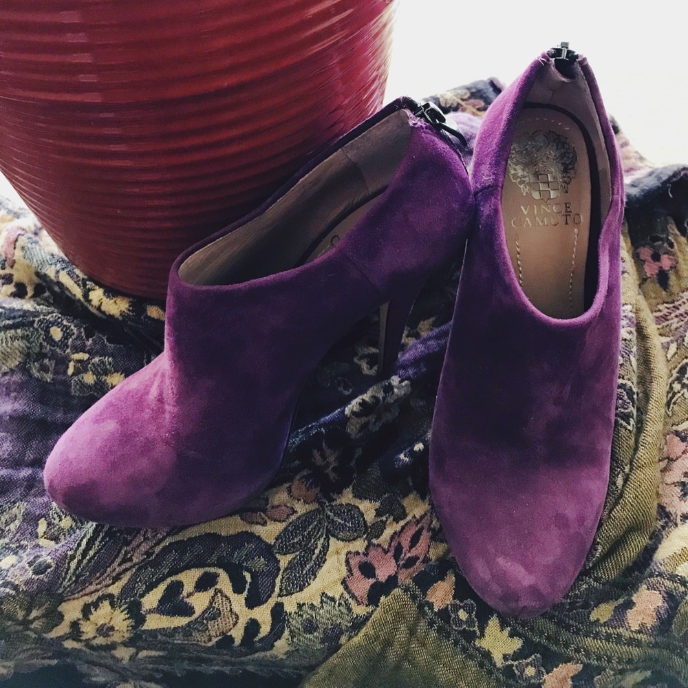 Women’s Vince Camuto purple booties/heels