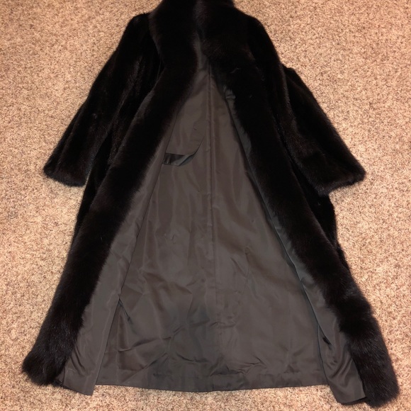 Mink Coat - Picture 3 of 8