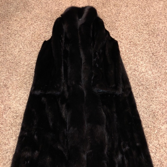 Mink Coat - Picture 5 of 8