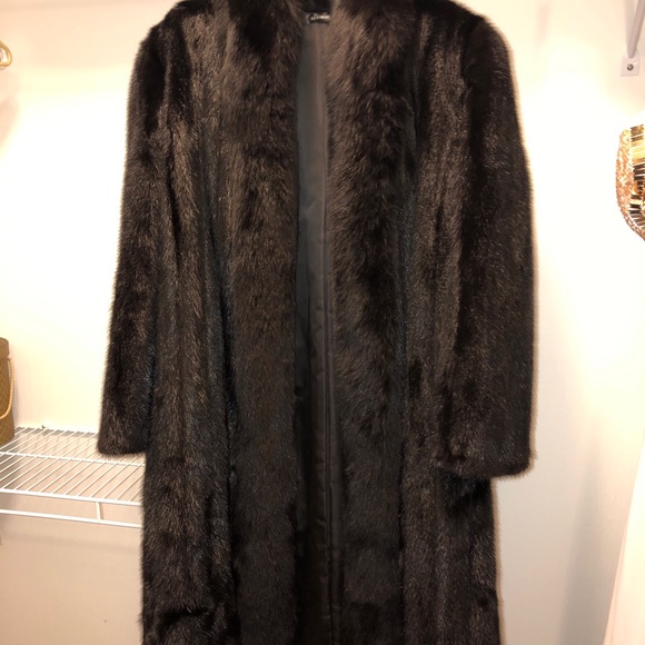 Mink Coat - Picture 6 of 8
