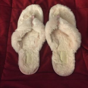 Clarks furry slippers/flip flops
