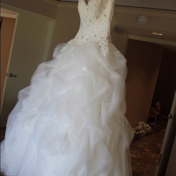 Wedding Dress - Picture 1 of 7