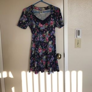 Floral print sleeve dress