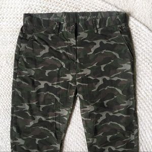 GAP broken-in straight khakis camo print 💪🏻