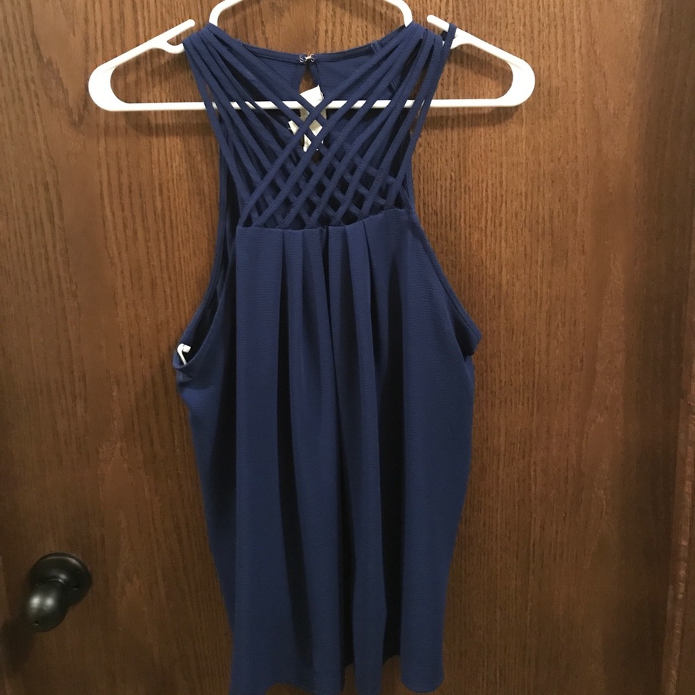 Nwt beautiful Buckle top!!