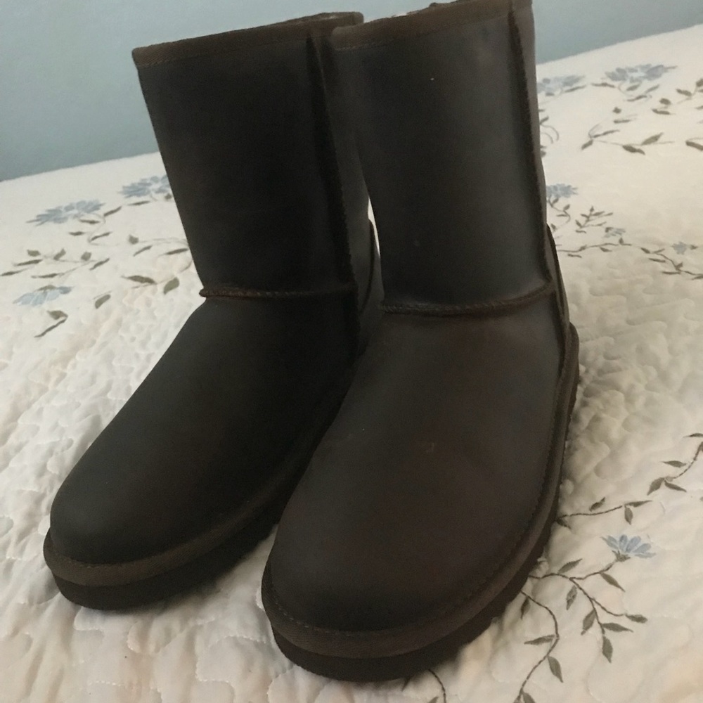 SOLD Ugg women’s size 6