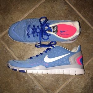 Women's Nike tennis shoes NWOT