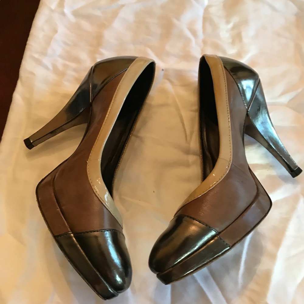 BCBG tricolor built in platform heel