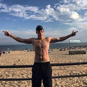 Meet your Posher, Victor daniel