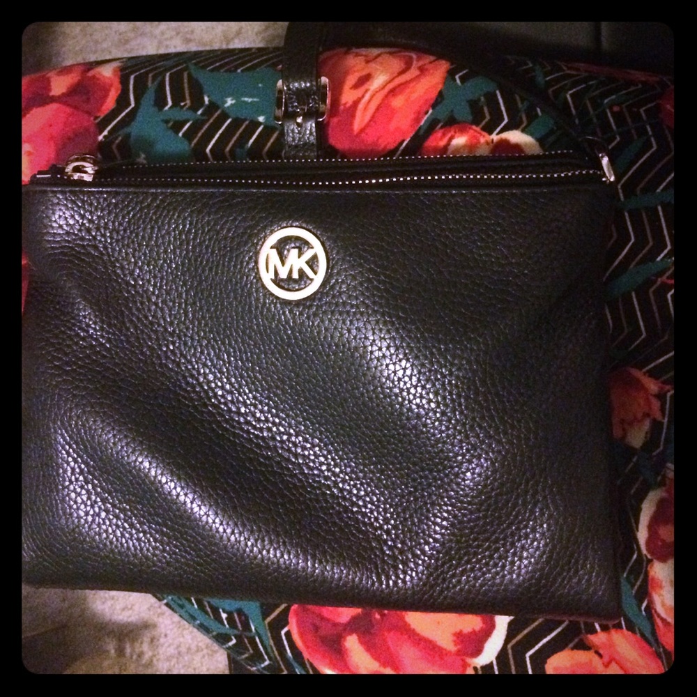 Michael Kors cross body!