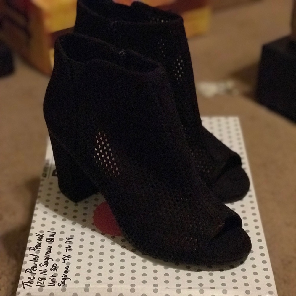 Brand new in box! Never worn. Size 7 1/2