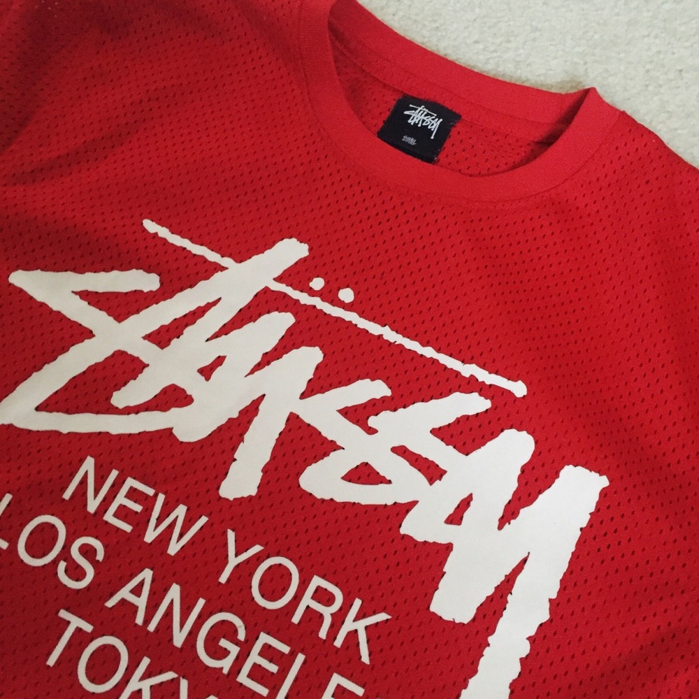 STÜSSY RED MESH LOGO JERSEY