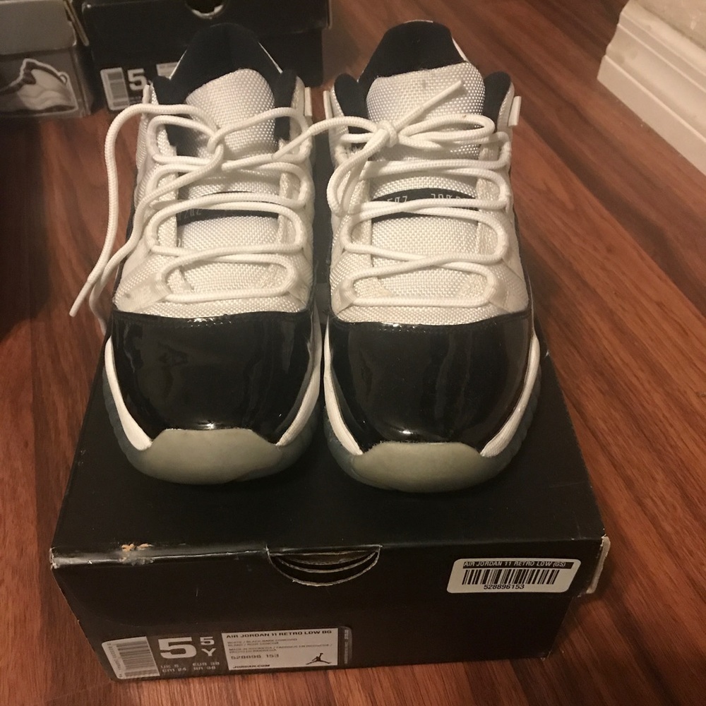 Jordan 11 low concord