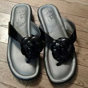 Life stride sandals black with flower