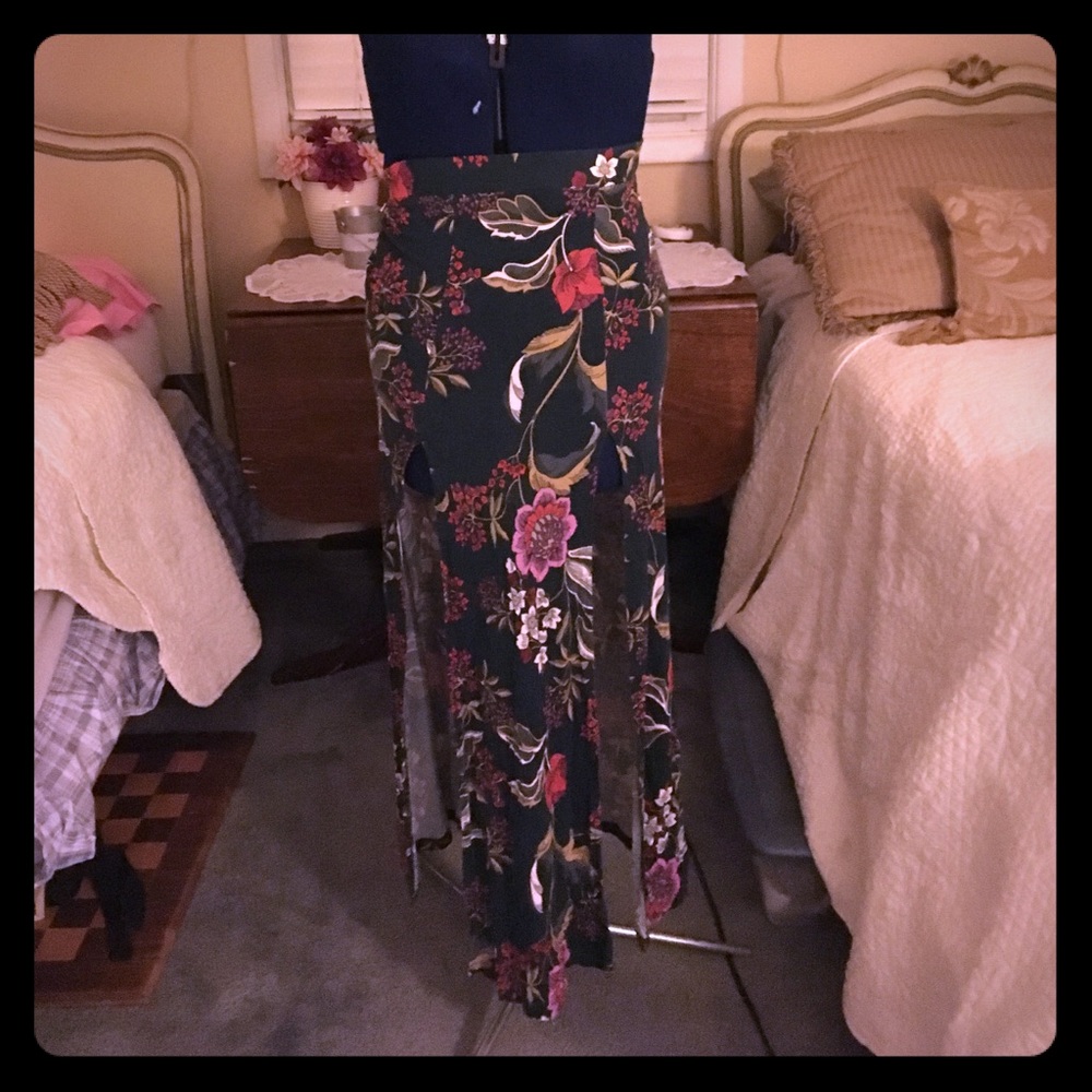 Floral slit maxi skirt