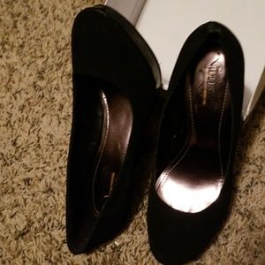 Kenneth Cole new black platform pumps