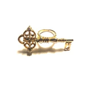 House of Harlow Large Key Cocktail Ring
