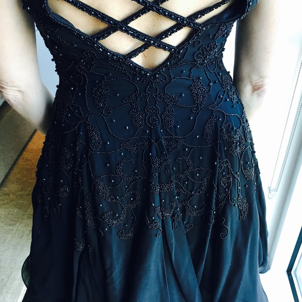 Black beaded cocktail dress w/scalloped hem+tulle