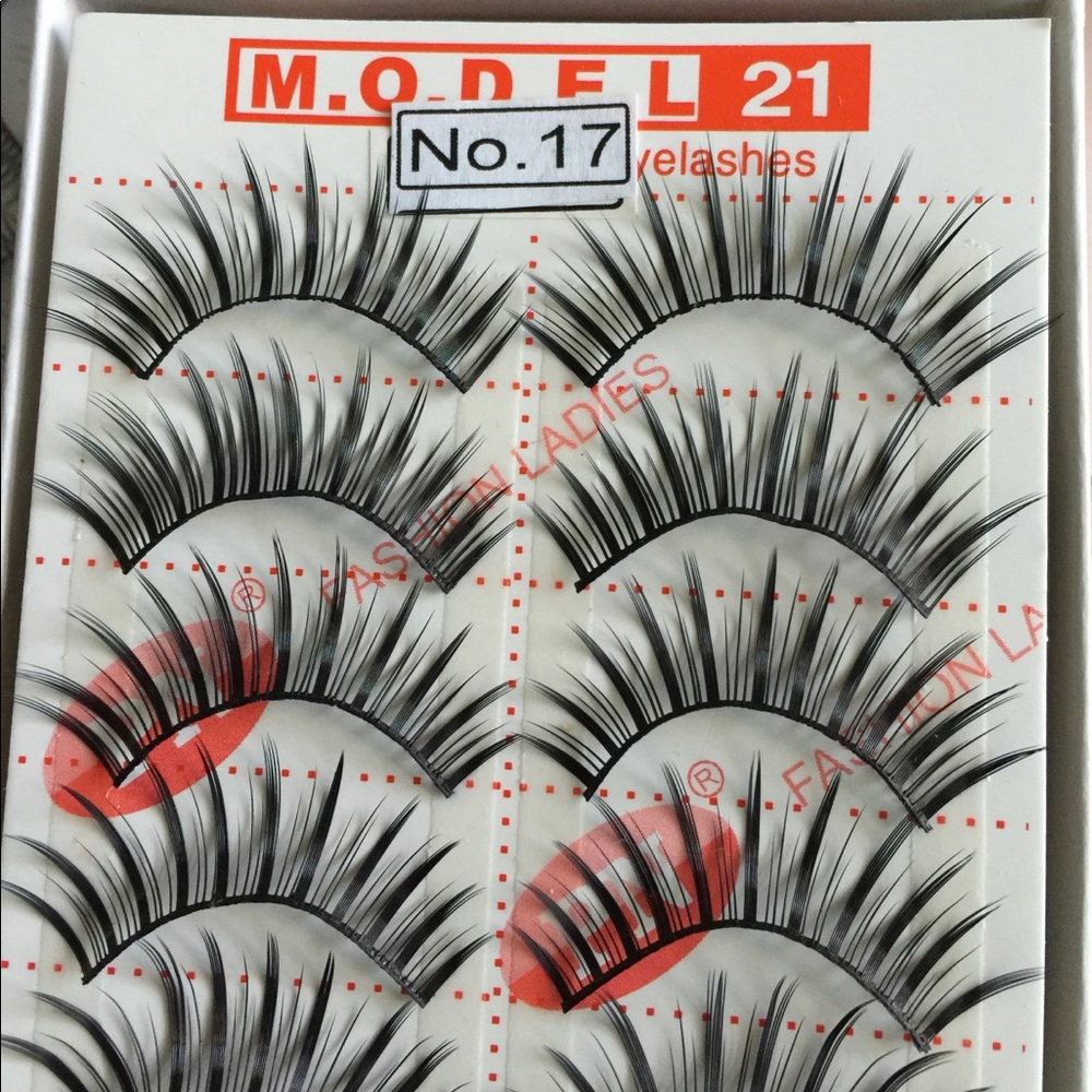 🌸style 17 false lashes🌸