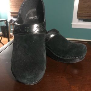 Black Suede Dansko Clogs size 8.5