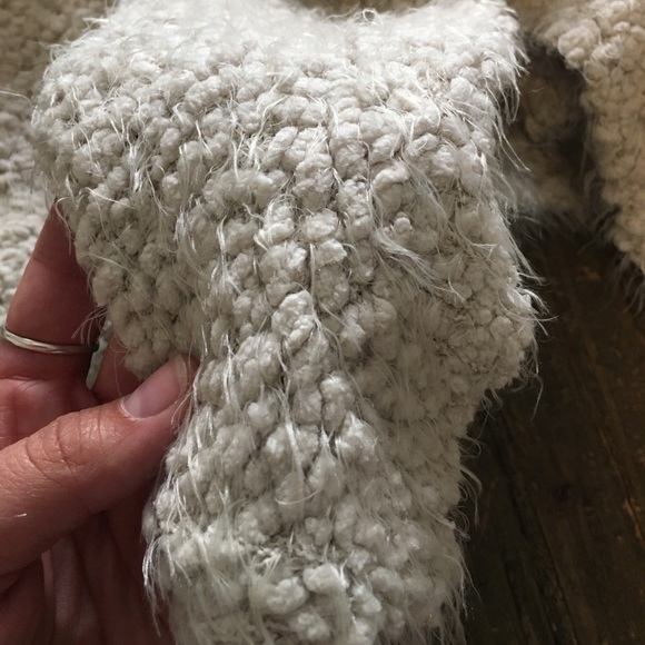 Jacket/ Sweater - Picture 4 of 5