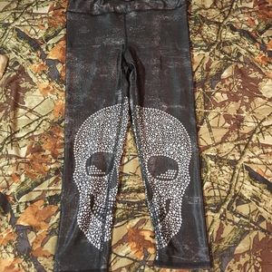 Skull workout pants. Size medium. Never been worn.