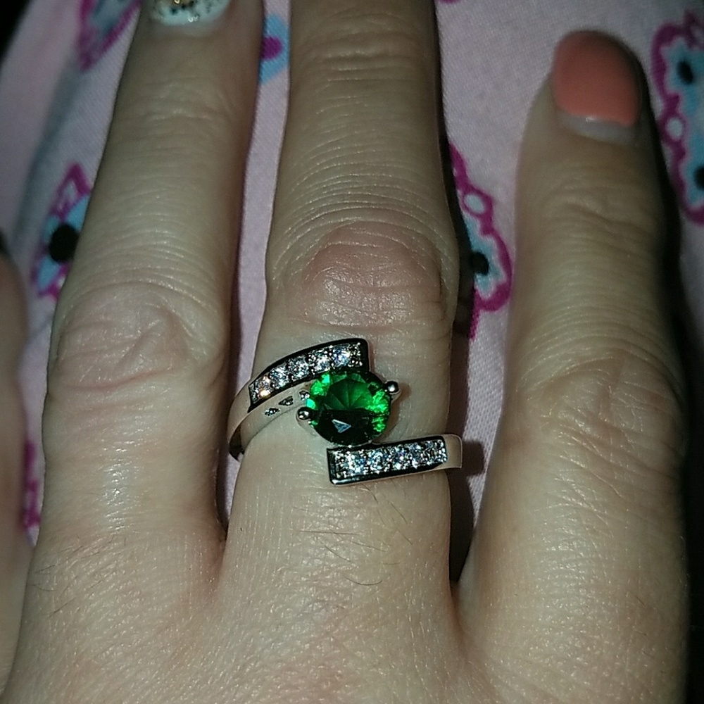 Silver and emerald ring. Size 8.
