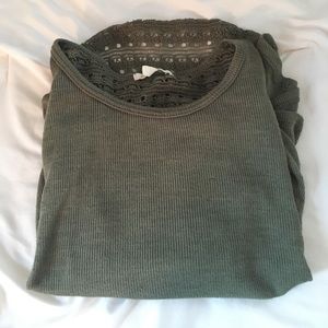 🔴Olive green sweater with lace back🔴