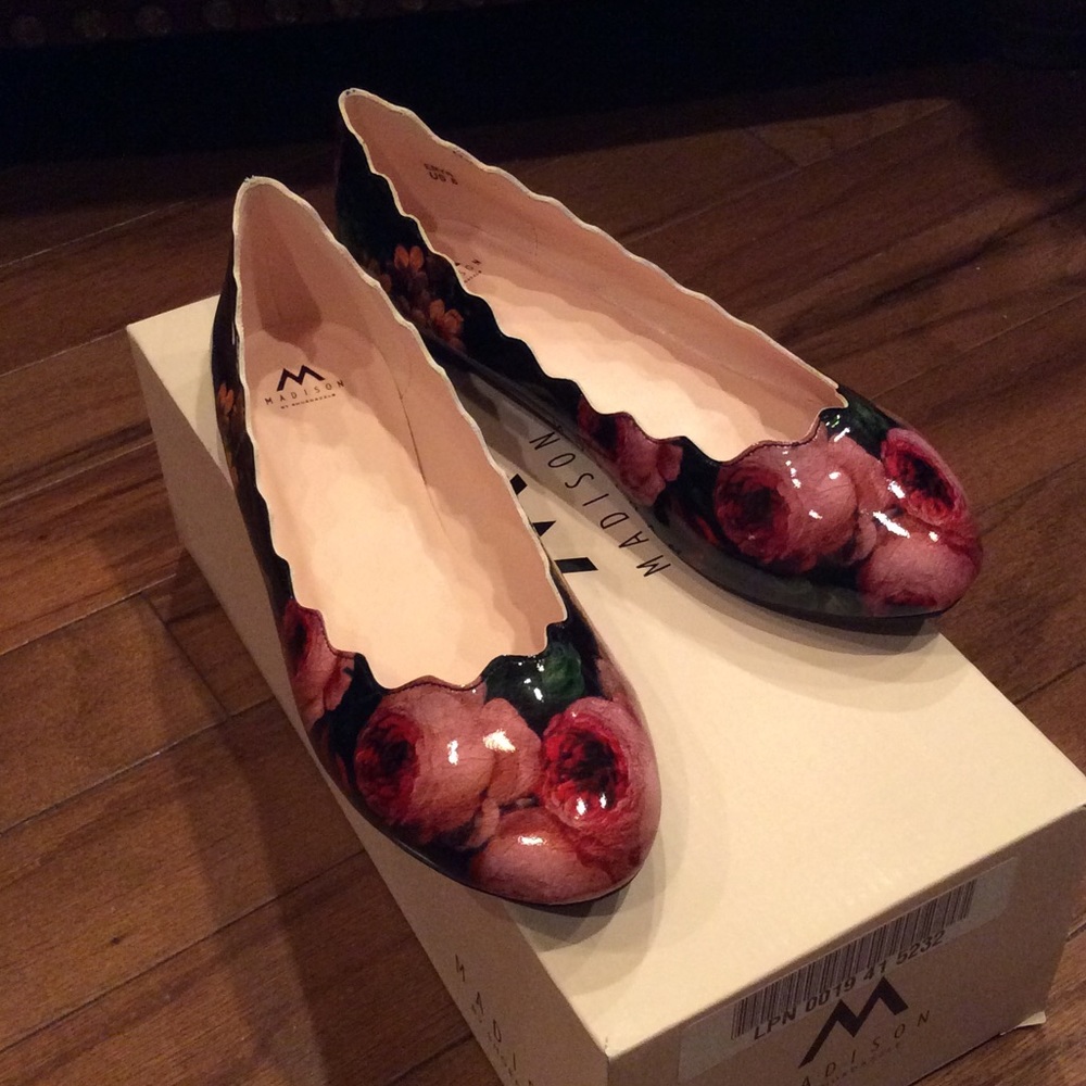 Floral Pattern Flats with Scalloped Edges, Madison