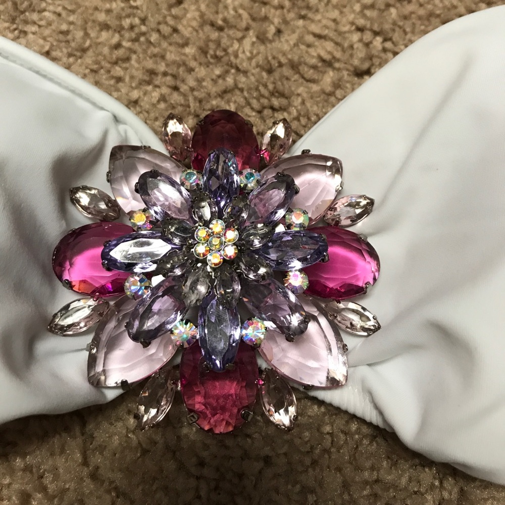 NWOT Jewel accent bikini top. So gorgeous! VS!