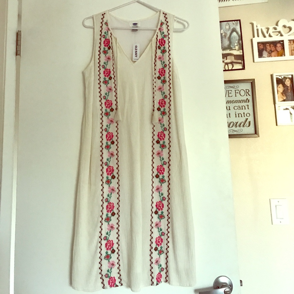 Old Navy Embroidered Dress