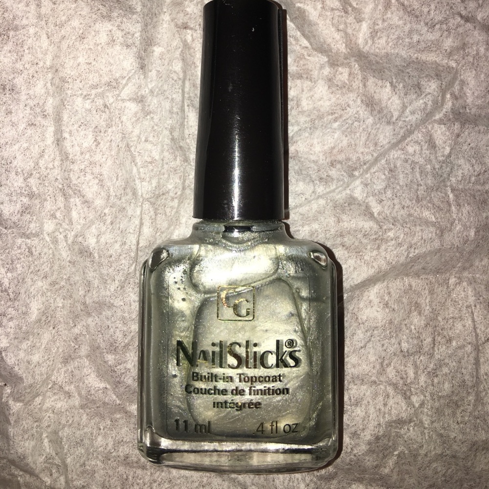 Cover Girl Silver Belle Nail Polish
