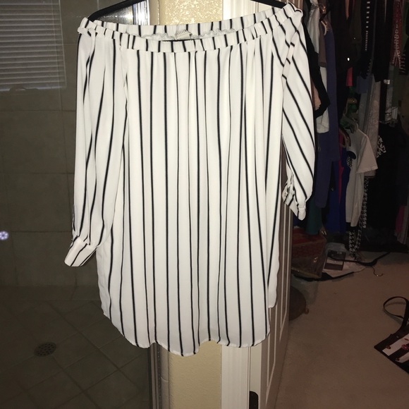 Off the shoulder chiffon striped flowy dress - Picture 2 of 2