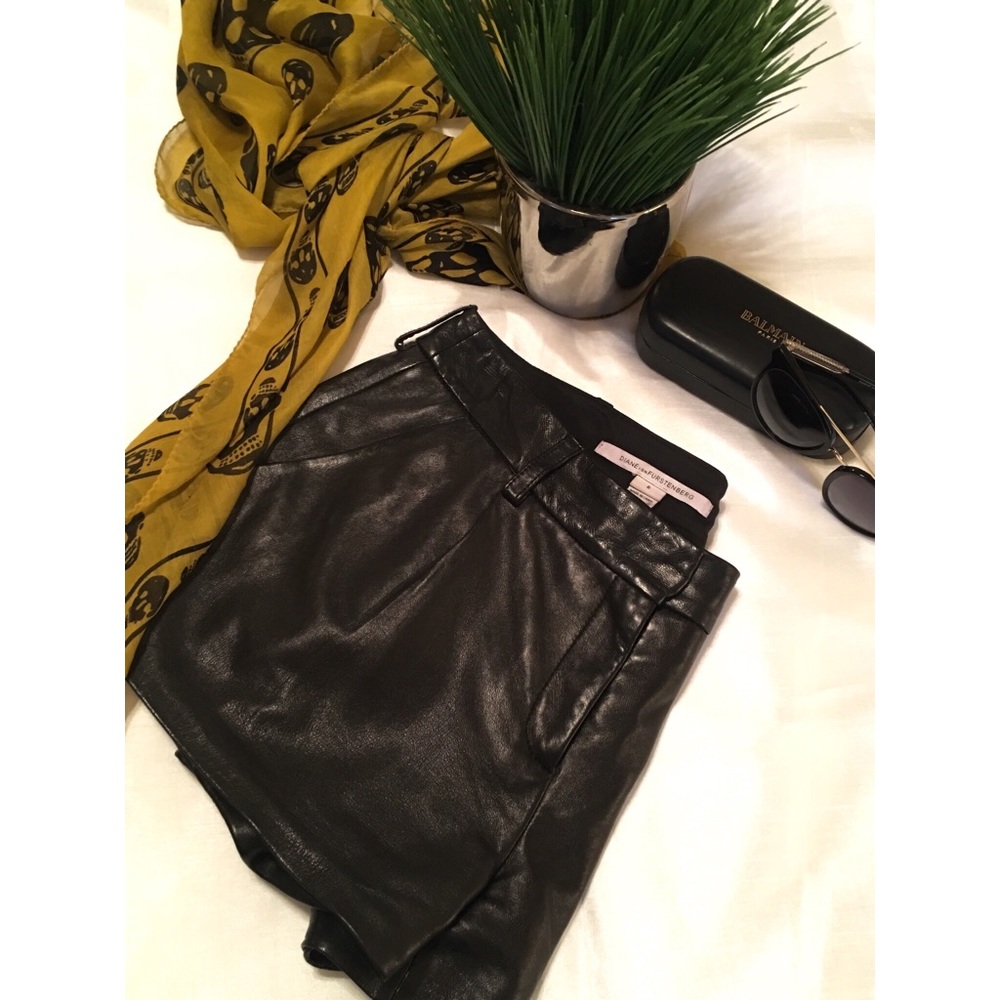 DVF Naples Short-Leather