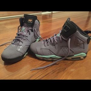 Nike Grape & Mint Jordan's Youth Size 4.