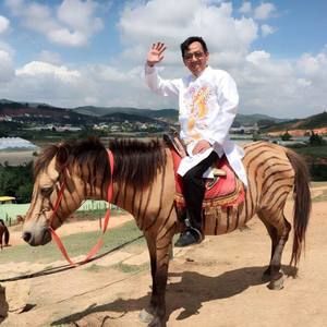 Meet your Posher, Kenny hung